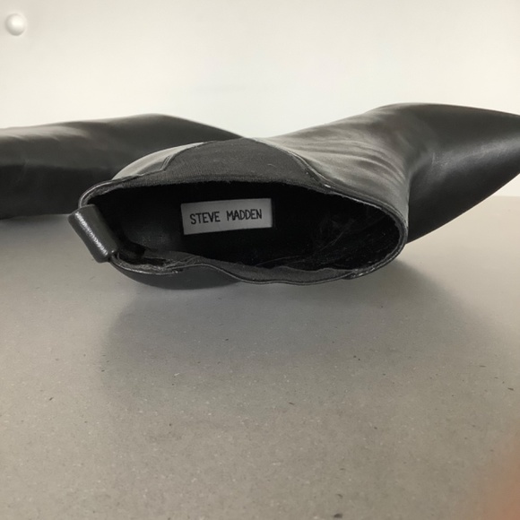 Steve Madden Black Leather High Heeled Bootie Size 9.5M - Picture 7 of 7